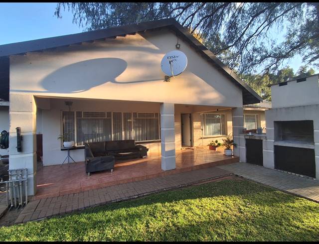 4 BEDROOM FREESTANDING FOR SALE IN FLAMWOOD